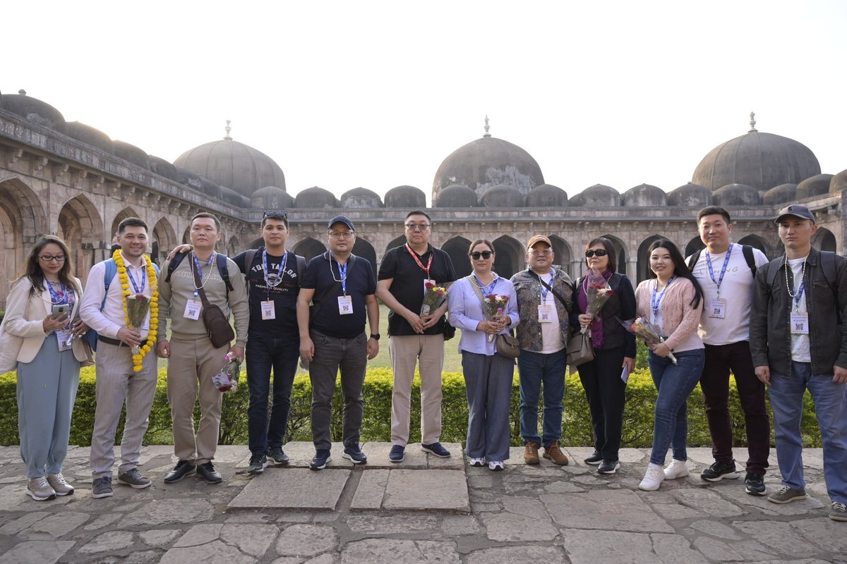 PROJSDhar's tweet photo. यूरेशियन समूह #EAG के मेहमान विश्व प्रसिद्ध पर्यटन स्थल #Mandu पहुँचे, #जहाज_महल, #जामी_मस्जिद और #होशंगशाह के मकबरे को देख कर हुए अभिभूत।
#Eurasiangroup
#धार #Mandav
#eurasiangroup
@FinMinIndia
@mpfinancedep
@JansamparkMP
@MPTourism https://t.co/U9cs33CHnO