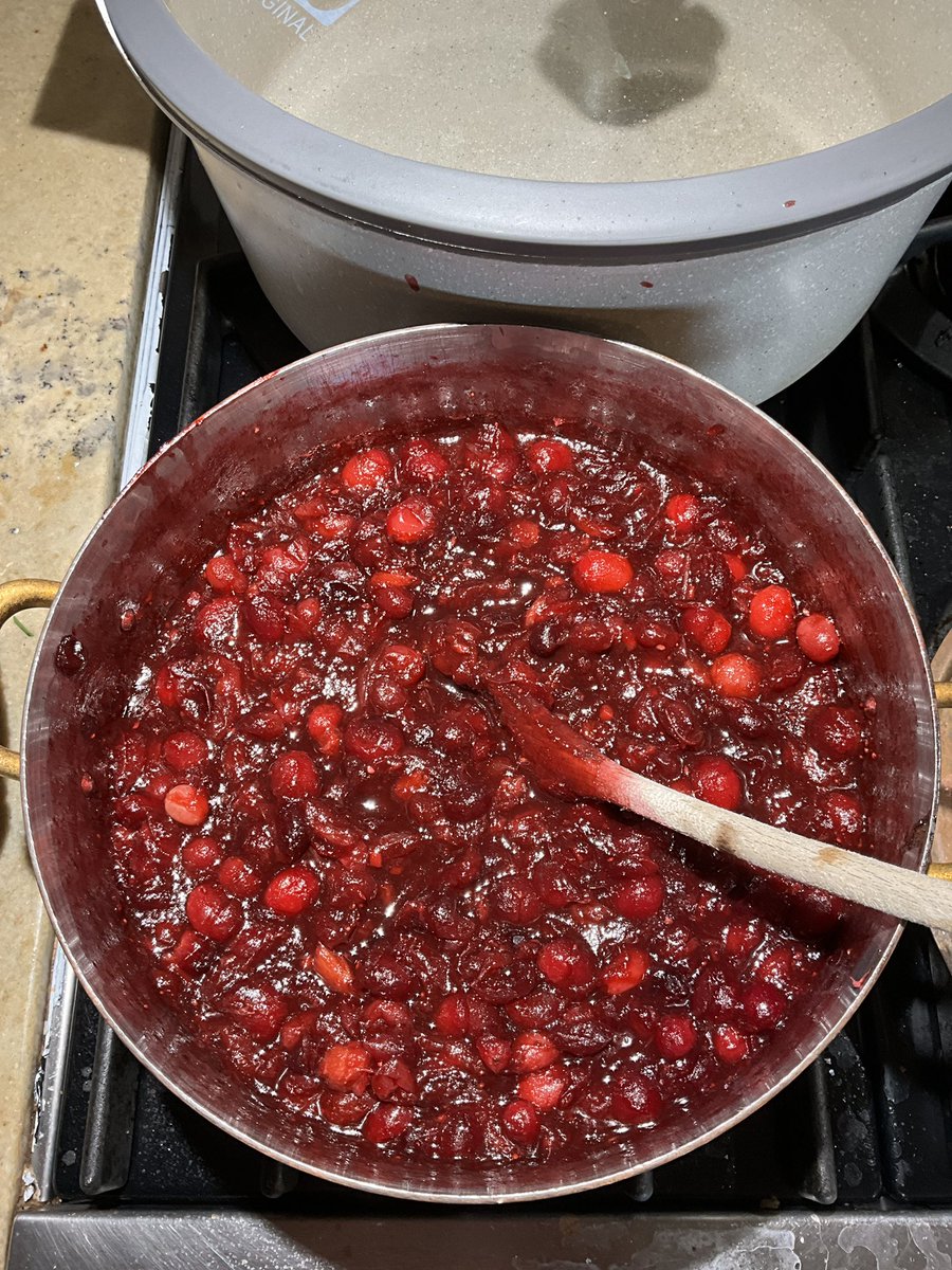 NanaVisitor's tweet image. foodandwine.com/recipes/cranbe…
If you haven’t made or bought your cranberry sauce yet- give this a try- I did and I think it’s the best! For those celebrating tomorrow- have a wonderful Thanksgiving!