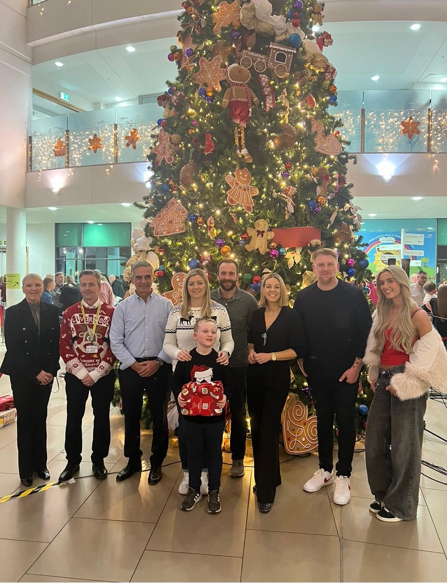 AlderHey's tweet image. Today we officially started #ChristmasAtAlderHey with our Christmas Light Switch On event! 🎄 Hosted by the fantastic @JayHynd &amp;amp; Gemma Cutting 😃