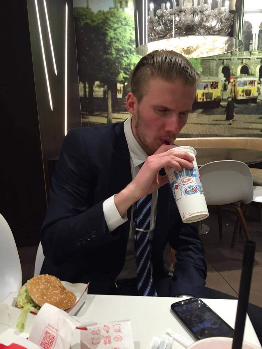 BenjaminMoeller's tweet photo. @VictorSmut Løgn. Du har taget billeder af mig, når jeg har været en ekstraordinær grimrian. https://t.co/AHRp8seFeX