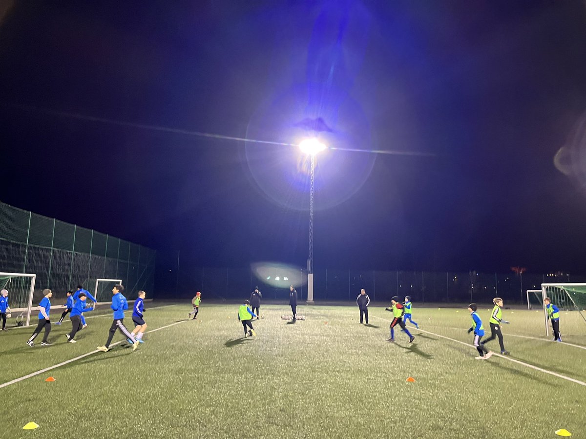 pashofestim's tweet photo. IKVÄLL!
Inspirationsträning inom RTP tillsammans med #IFKBerga
Bra jobbat spelare och ledare ⚽️
#KalmarFF #RTP2024 #SmålandsFF https://t.co/JOZ8x1HRwR