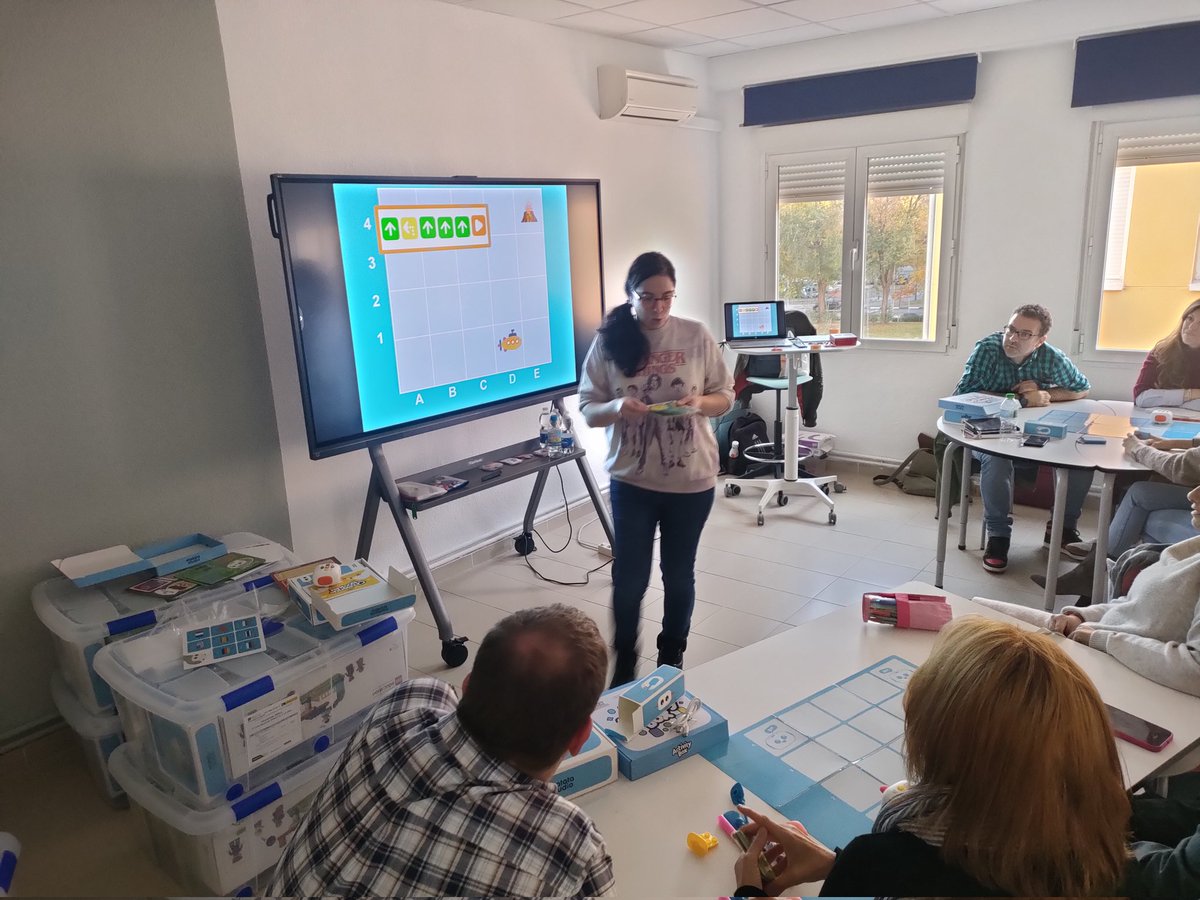 TorrenoLuis's tweet photo. Arrancan las capacitaciones de los mentores del Programa Código Escuela 4.0_Madrid. Conocimiento y motivación que llevarán a los centros educativos en su labor de acompañamiento próximamente...#IF_CMadrid https://t.co/BCtWWNnYm0