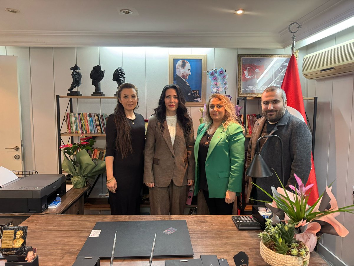 SynHande's tweet photo. İl Kadın Çalışmaları Başkanımız Sn. Nazlı USLU ve Teşkilat Bşk. Yrd. Sn. Mesut VURAL ile birlikte Bir Şey Yap Derneği Başkanı Funda Özkara Hanımefendiyi ziyarette bulunduk. Misafirperverliği için başkanımıza teşekkürlerimizi sunarız.
@NazliUsluu  @KadKocaeli @KocaeliyeDEVA https://t.co/ahMZQYjrTh