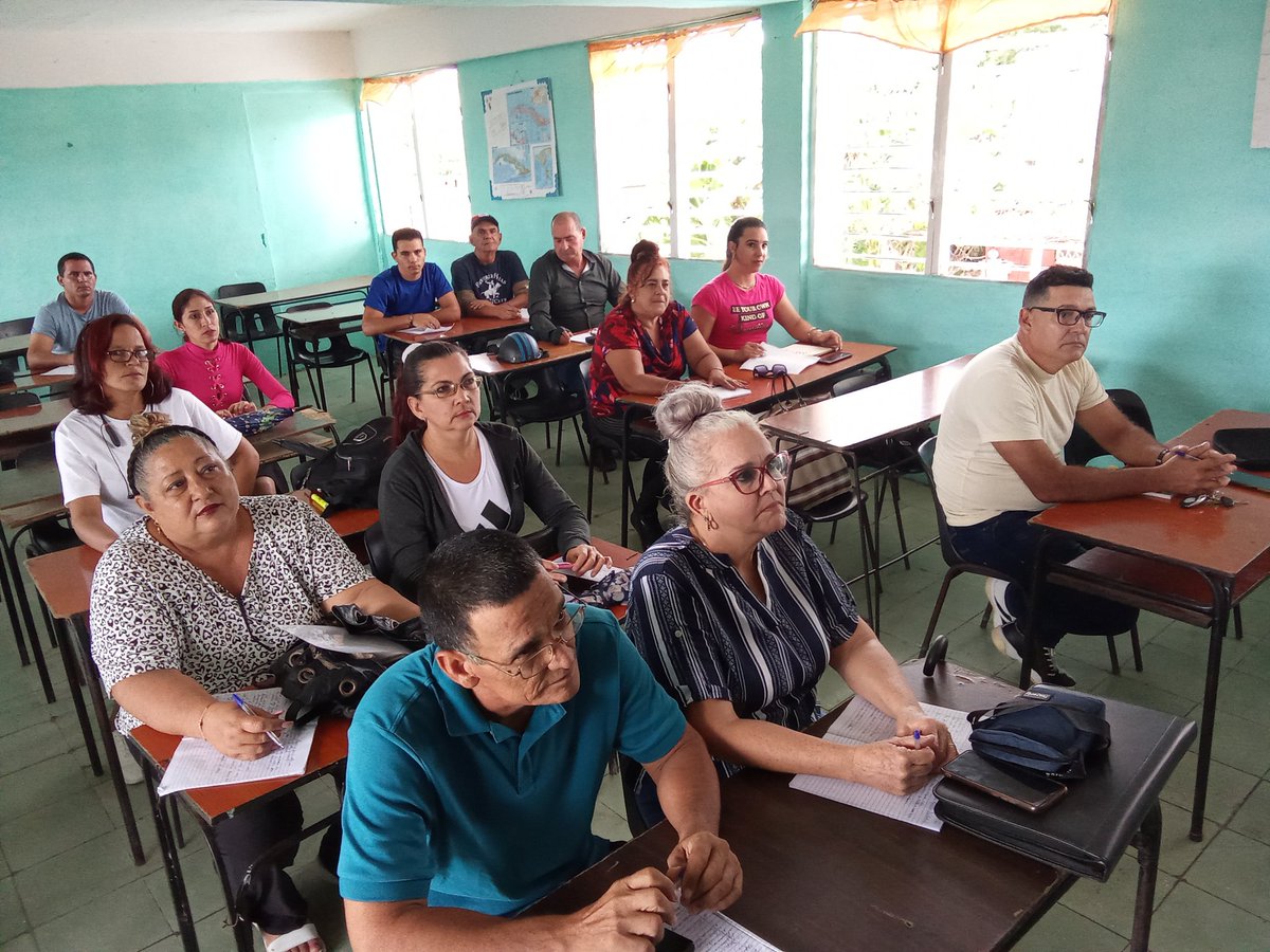 JorgeLu71436757's tweet photo. Se desarrolla en #PuertoPadre la #RIACT con Directores, el cumplimiento del Proyecto Institucional es una prioridad #TareaDeGrandes @DiazCanelB @naimatrujillob @nilser_pineda @WalterNoris @Yanisleydi86605 @Louisochoaochoa @octavio630810 https://t.co/1xnQPEchbU