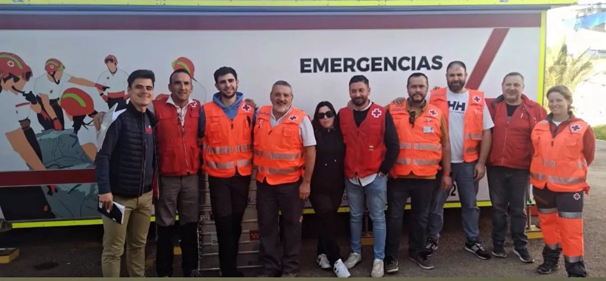Relevo de jefatura de operaciones en el PMA de <a href="/CruzRojaVLC/">Cruz Roja en Valencia</a> cediendo la gestión al equipo valenciano. Días de mucho trabajo en los que se ha ayudado a muchas personas. Mucha fuerza compañeros. <a href="/emergenciasCREM/">Emergencias CREM</a> <a href="/CruzRojaMadrid/">Cruz Roja en la Comunidad de Madrid</a>