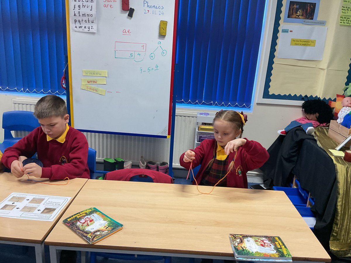 StJamesYear3's tweet image. DandT Christmas stockings in full swing. Year 3s learning to thread a needle and have begun sewing their stockings together. #Year3 #DesignandTechnology @StJamesChorley