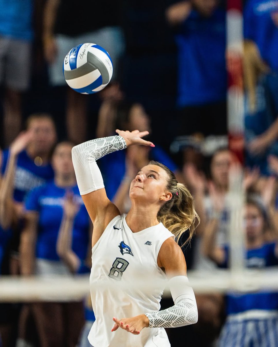 Ava Martin in Big East play 

1st in aces/set (.64)
2nd in kills/set (3.88)
2nd in hitting efficiency (.408)
3rd in passer rating (2.27)

🤯