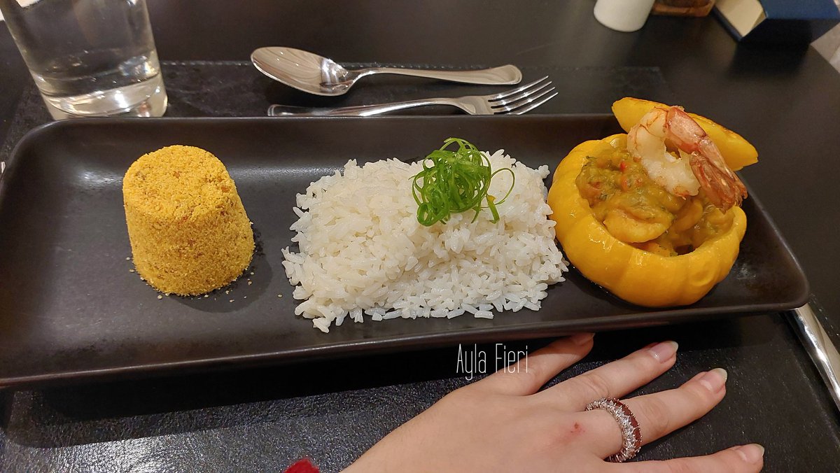 AylaFieri's tweet photo. Unindo coisas que adoro: Conhecer restaurantes e ganhar presentes 💝 https://t.co/dwSz2BTgc6