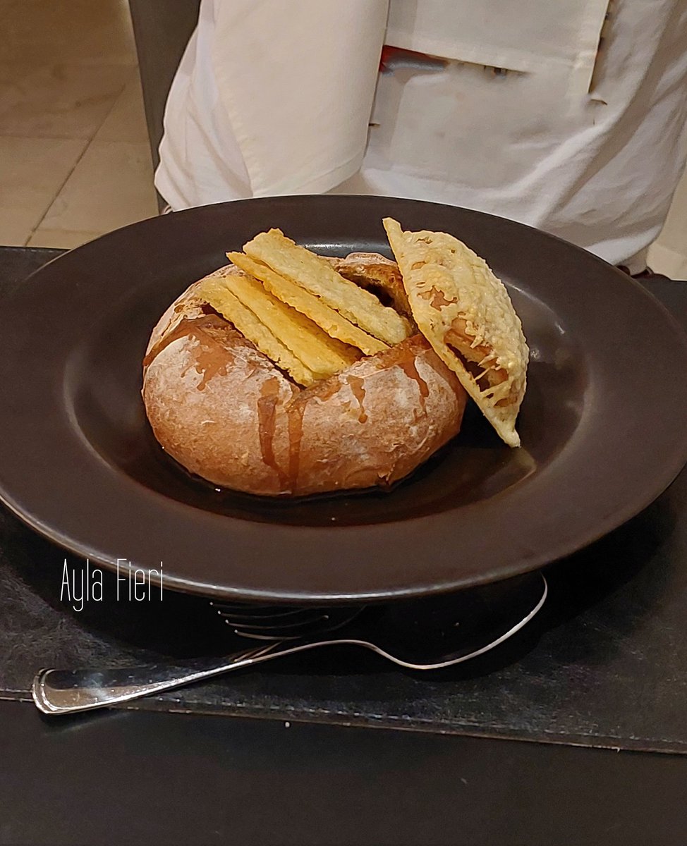 AylaFieri's tweet photo. Unindo coisas que adoro: Conhecer restaurantes e ganhar presentes 💝 https://t.co/dwSz2BTgc6