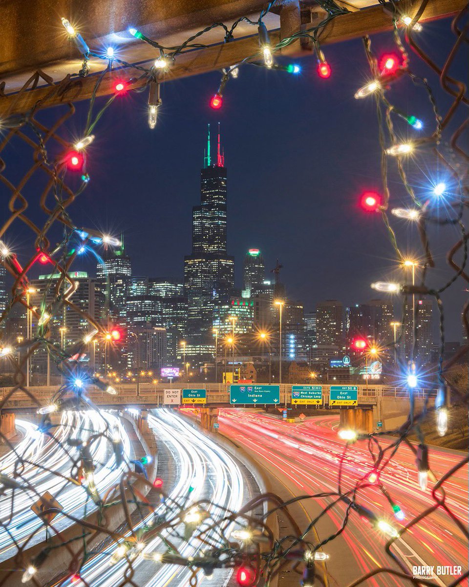 barrybutler9's tweet photo. Safe Travels, whether near or far, this Thanksgiving Day holiday to you and yours.  #chicago https://t.co/6PuldILF55