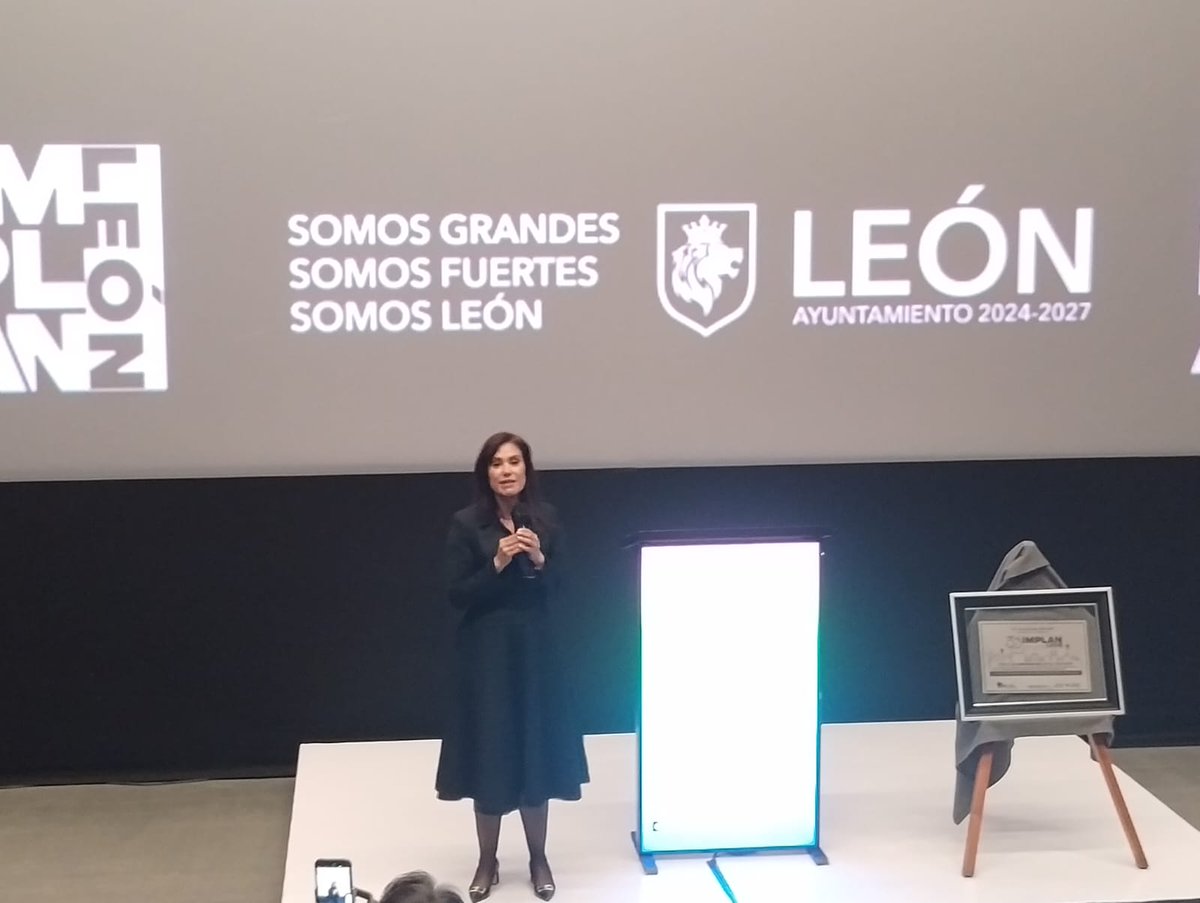 cmicgto's tweet photo. El @Implan_Leon celebró 30 años de vida, y a este encuentro acudió el ingeniero Raúl Silva, acompañado por el vicepresidente de la región León, el ingeniero Gabriel Falcón.
A través de este medio, enviamos una calurosa felicitación a todos los que forman parte de este instituto. https://t.co/RuIutAHuHS