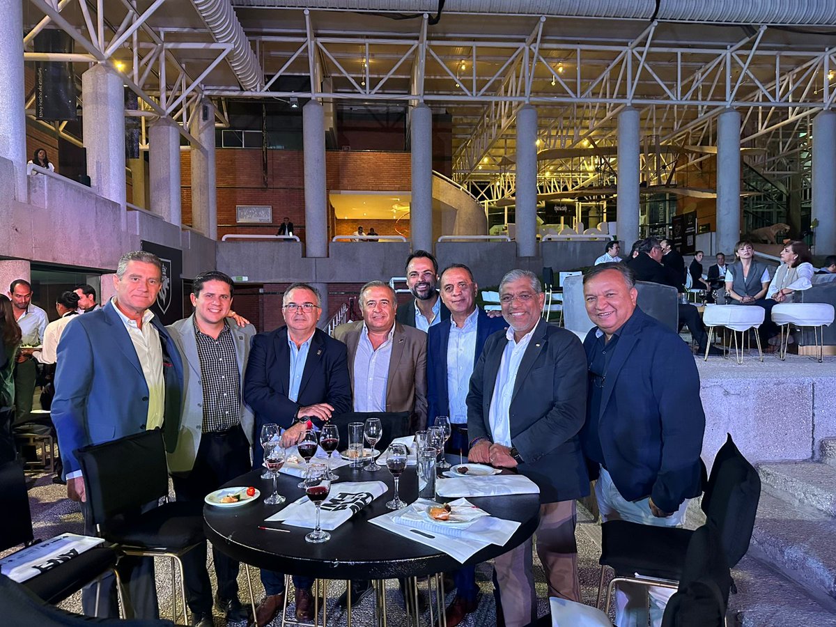 cmicgto's tweet photo. El @Implan_Leon celebró 30 años de vida, y a este encuentro acudió el ingeniero Raúl Silva, acompañado por el vicepresidente de la región León, el ingeniero Gabriel Falcón.
A través de este medio, enviamos una calurosa felicitación a todos los que forman parte de este instituto. https://t.co/RuIutAHuHS