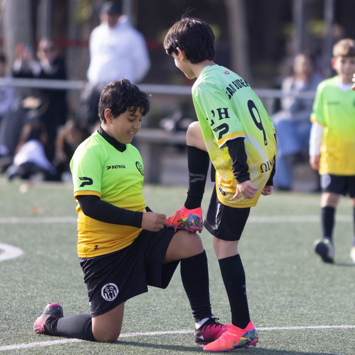 FCcanbuxeres's tweet photo. El Benjamín H disfruta celebrando los goles 🕺🏻⚽
Cuéntanos, cuál es tu celebración favorita? 🤔
#CanBu #CanBuxeres #futbolcat https://t.co/1NVtyy26qY