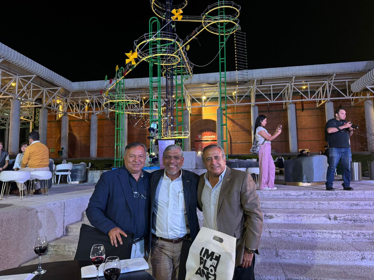 cmicgto's tweet photo. El @Implan_Leon celebró 30 años de vida, y a este encuentro acudió el ingeniero Raúl Silva, acompañado por el vicepresidente de la región León, el ingeniero Gabriel Falcón.
A través de este medio, enviamos una calurosa felicitación a todos los que forman parte de este instituto. https://t.co/RuIutAHuHS