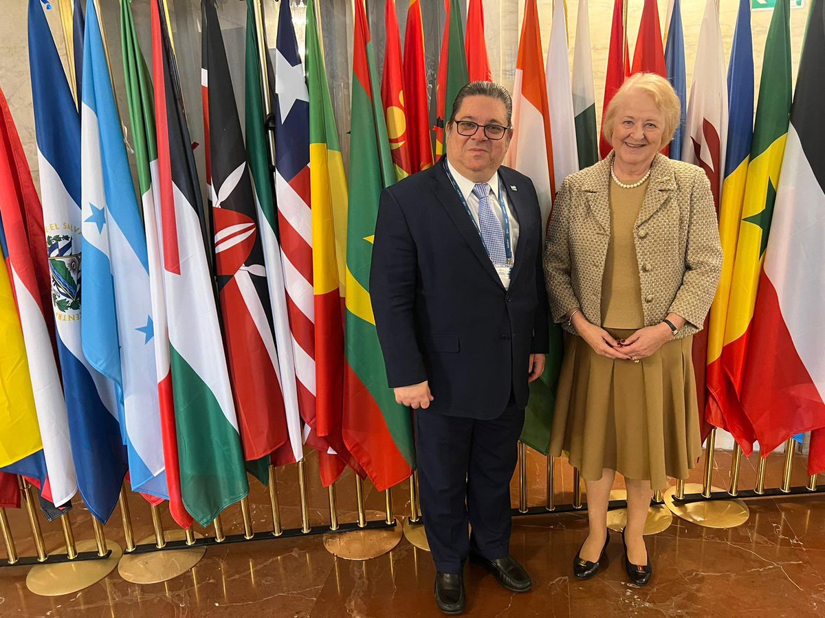 Honduras forma parte del Comité Permanente del IDLO por los próximos dos años <a href="/XiomaraCastroZ/">Xiomara Castro de Zelaya</a> <a href="/EnriqueReinaHN/">Enrique Reina</a> <a href="/HectorZelaya/">Hector Manuel Zelaya Castro</a>