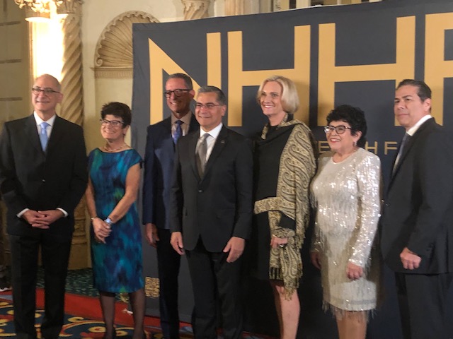 cityofhopeoc's tweet image. Congratulations to Annette Walker, our president, for being honored by the National Hispanic Health Foundation(@The_NHHF) for advancing cancer care and research in Orange County. Thanks to Annette, our patients receive care ranked top five in the nation. #HopeFirst #NHHFGala
