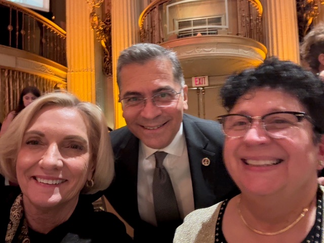 cityofhopeoc's tweet image. Congratulations to Annette Walker, our president, for being honored by the National Hispanic Health Foundation(@The_NHHF) for advancing cancer care and research in Orange County. Thanks to Annette, our patients receive care ranked top five in the nation. #HopeFirst #NHHFGala