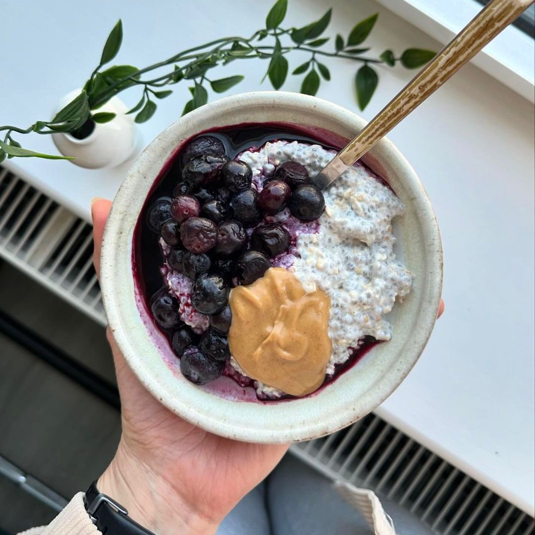 Breakfast isn’t complete until you add a boost of blue. 💙 📸: @grayeatz
