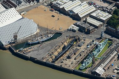 HE_Archaeology's tweet photo. 📢 14,472 new photos added to our Air Photo Explorer. More than 500,000 images online!

Plus our aerial mapping, giving more info about #archaeology visible in photos.

➡️https://t.co/nwCF27FWPO

Braybrooke Castle, Chatham Dock, Wharfedale, Caer Caradoc bonus #HillfortsWednesday! https://t.co/TulhoCDcWC