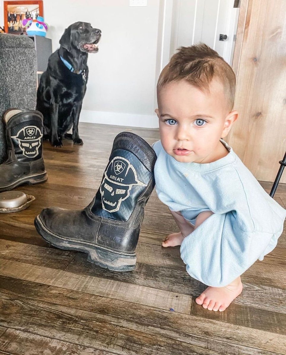 Ariat's tweet image. After long hours on the job, we're grateful to come home to these faces. #AriatWork