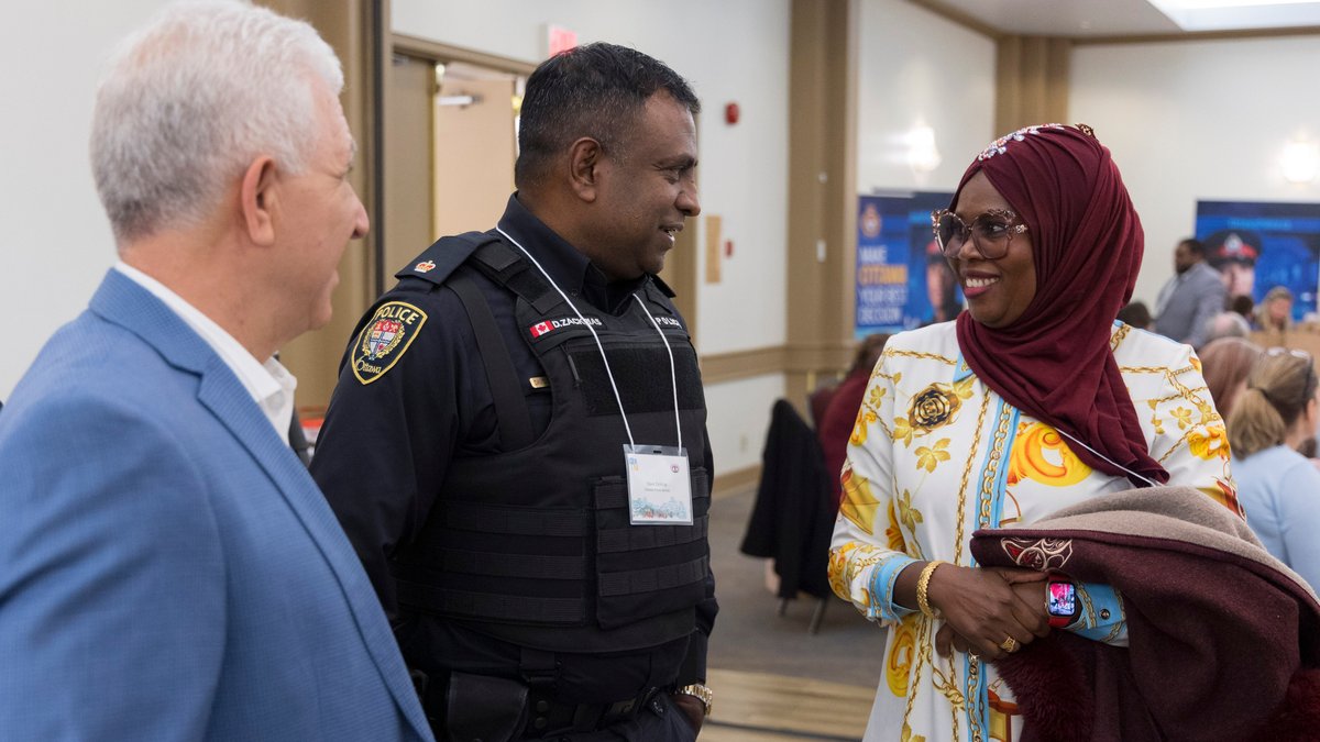 Join us at the 9th Annual Human Rights Learning Forum on December 5th at the St Elias Banquet Centre, #Ottawa! 

Connect with community members and the Ottawa Police Service for free. Let's make safer communities together! #HumanRights #CommunitySafety
ottawapolice.ca/en/news/join-u…
~