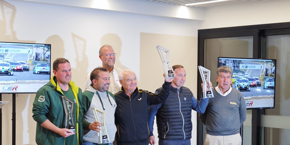 Gran fin de semana de cierre de temporada en el @gtcetspain en @circuitdebcncat donde conseguimos  una gran victoria, aunque luego una penalización nos situaba P3.
Esto nos permite ser subcampeones del CER de la categoría y un tercer puesto final en el trofeo nacional del CET!