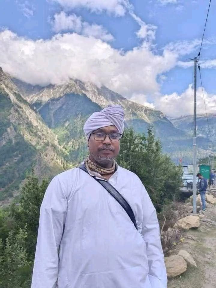 Bongomitro's tweet photo. 🚨 ব্রেকিং

⭕️ আখাউড়া ইমিগ্রেশন দিয়ে ভারতে পালিয়ে যাওয়ার সময়  উগ্রবাদী হিন্দু নেতা এবং চলমান তথাকথিত হিন্দু আন্দোলনের প্ল্যাটফর্ম "বাংলাদেশ সনাতন জাগরন ঐক্যজোটের" সন্ত মহারাজ স্বরুপ দাশ গ্রেপ্তার হয়েছে। https://t.co/P4LLPWRNbi