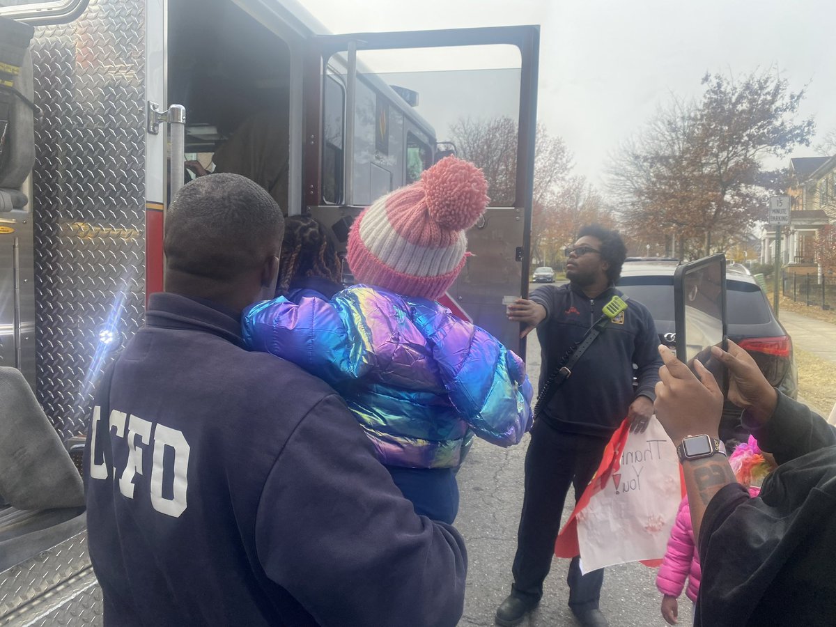 dcfireems's tweet photo. Engine 25 spent the morning with students from Kiddies Inc. 

A great way to be #DCFireSafe is to become familiar with the tools, apparatus, and the firefighters who serve.

Thank you for spending this day before Thanksgiving with #DCsBravest. https://t.co/w3cOf1NZpu