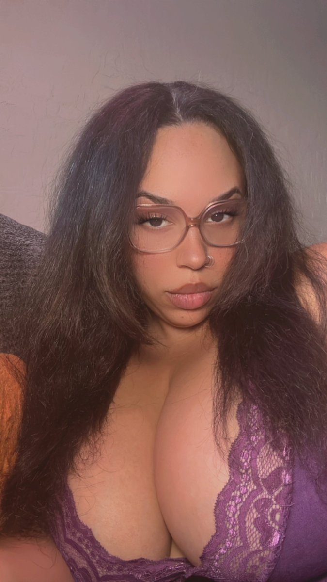 Without glasses    vs.            With glasses? 

Which do you prefer? https://t.co/fzd16z8w3M