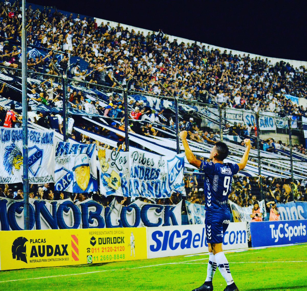#QUILMES ATLÉTICO CLUB 🤍 

Feliz Cumpleaños Cervecero 🍻