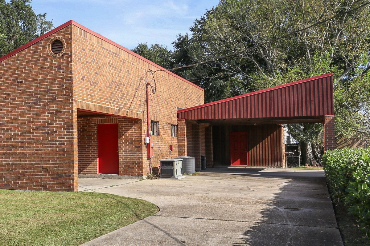 Zillow Gone Wild 🏡 tweet media