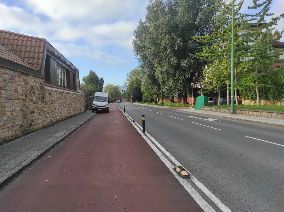 Ramón Zambrano (@ramon_zbn) on Twitter photo Una estampa demasiado habitual. <a href="/GetxoUdala/">Getxo Udala</a> por qué no se habilita una zona de carga y descarga en la calle Cristóbal Colón, frente a la parte trasera de las cocinas de <a href="/RCJolaseta/">Real Club Jolaseta</a>? Se podría incluso colocar un paso de peatones en ese mismo lugar. Por seguridad vial. Una estampa demasiado habitual. <a href="/GetxoUdala/">Getxo Udala</a> por qué no se habilita una zona de carga y descarga en la calle Cristóbal Colón, frente a la parte trasera de las cocinas de <a href="/RCJolaseta/">Real Club Jolaseta</a>? Se podría incluso colocar un paso de peatones en ese mismo lugar. Por seguridad vial.