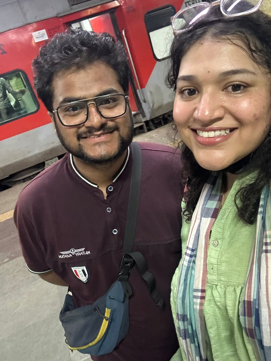 Sush184's tweet photo. Traveled a long path and made a pit stop to meet friends along the way – moments like these make the journey worthwhile.
PS: The face dirt and fatigue? Just souvenirs from the road
#MemoriesMade
#RoadsideReunion #TravelTale
#November_2024 https://t.co/0l5TmAvKlS