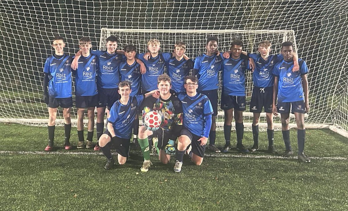 ⚽️ Fixture ⚽️

Another cracking match for the year 10 lads tonight as they played TGA. Won 6:2 with two goals each from Captain Ollie, Dan and Finnian!
Amazing teamwork on show again tonight!