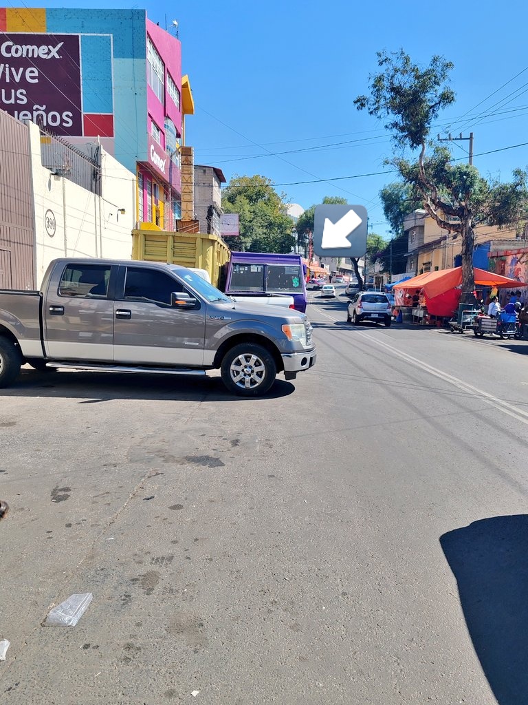 erechap's tweet photo. @Alcaldia_Coy @UCS_GCDMX  Por favor,  indíquenme donde se realiza la denuncia ciudadana para quitar estos camiones viejos en doble fila, crean un caos impresionante junto con el comercio ambulante, están ahí abandonados, en hora pico y con las personas de la basura no dejan paso https://t.co/tez3ql8ZDF