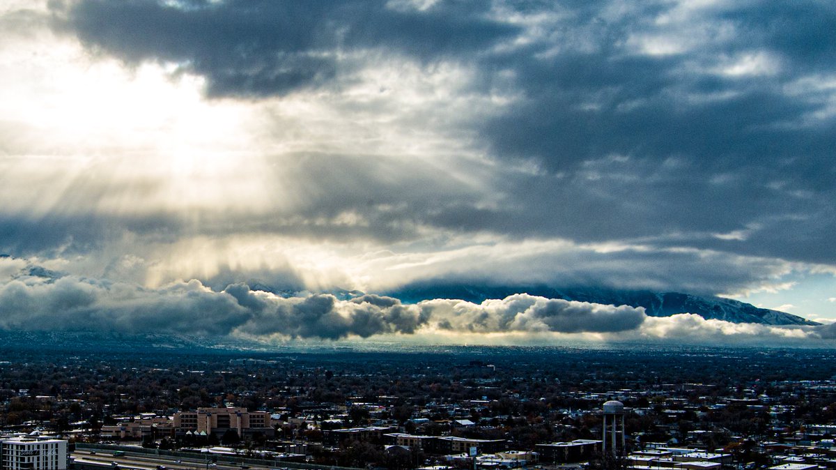 Grallon's tweet image. Look how #beautiful the #clouds look floating around the #Wasatch #mountains #Weather #Utah #drone #autelrobotics #slc @natwxdesk @DroneHour @AutelRobotics @abc4utah @StoryfulViral @KSL5TV @weatherchannel @KUTV2News @WeatherNation @fox13 @GovCox