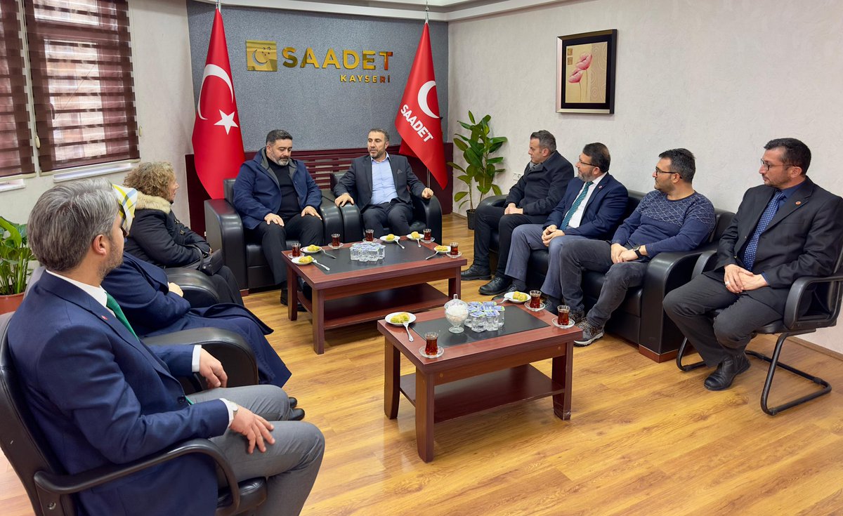 erdalaltuns's tweet photo. Kayseri Aile Platformu Başkanı Ahmet Avanlıer ve Yönetim Kurulu Üyeleri Partimizi ziyaret ettiler. Nazik ziyaretleri için çok teşekkür ediyorum.
#saadetpartisi #Kayseri #YeniNesilSiyaset #milligorus #Kesfet #AilePlatformu https://t.co/0UZZOTu8UZ