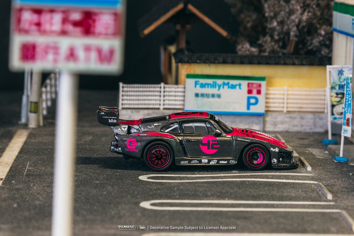 bisimoto's tweet image. Pre-orders now available, just in time for the holidays, via tarmacworks.com
The 1:64 scale, #Bisimoto Porsche 935 #K3V.