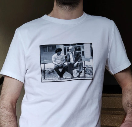 lequipedusoir's tweet photo. CADEAU DU SOIR ! 🎁

L'#EDS vous offre deux t-shirts "made in France" à l'effigie de Maradona et Pelé 🤩

RT + FOLLOW @lequipedusoir pour tenter votre
chance ! 🍀

Voici le lien du site pour vous faire plaisir ⬇️
https://t.co/1dVngt4sBC https://t.co/Uvv4WGZoSr
