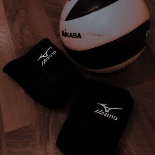 《 Мне все равно на то, что они говорят. 》

 Центральный блокирующий старшей Инаризаки, будем знакомы. Братья Мия не успели ничего натворить? Тогда беспокоиться не о чем.