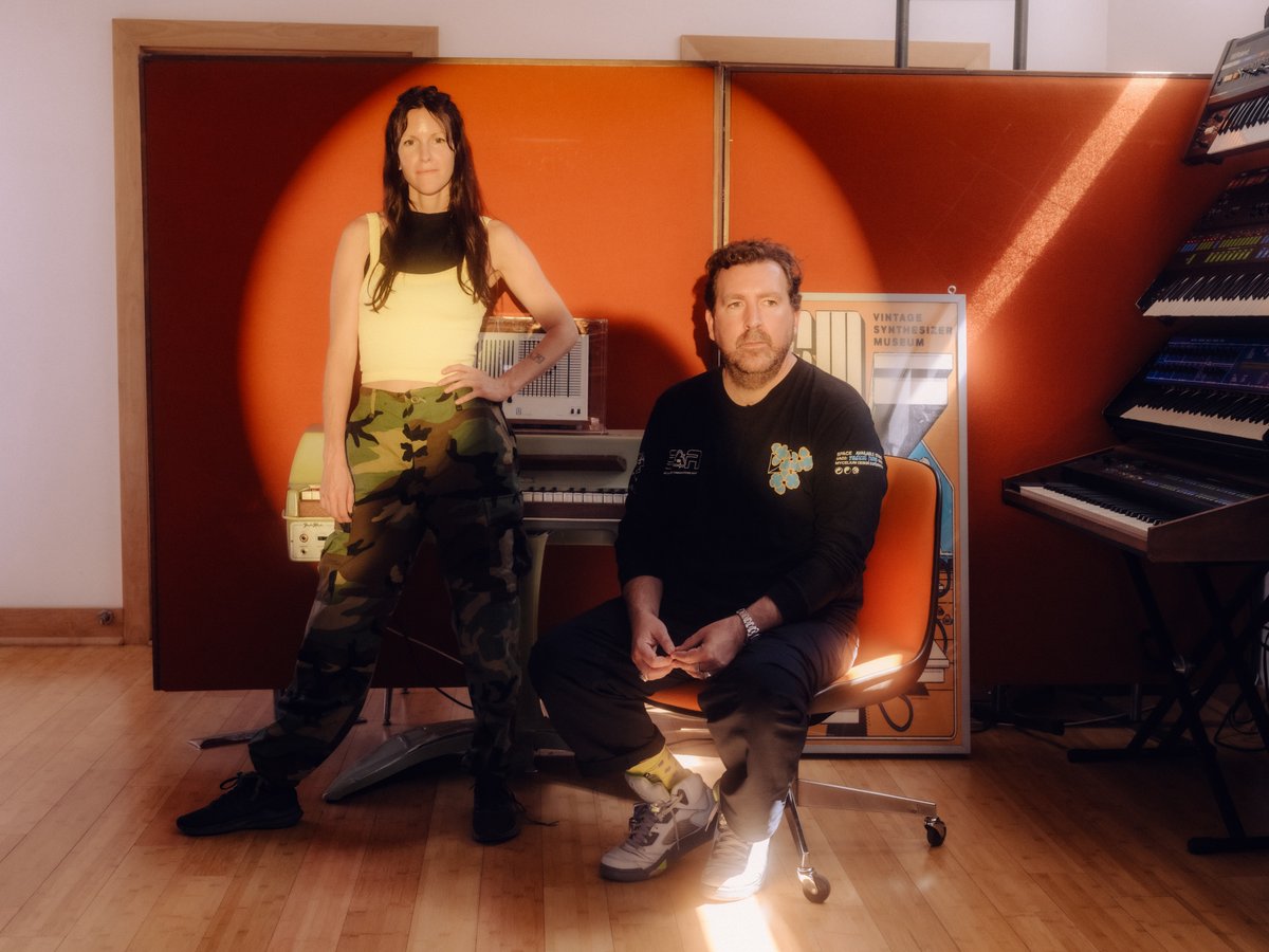 Beatport (@beatport) on Twitter photo We chat with <a href="/Hot_Chip/">Hot Chip</a>'s <a href="/JoeHotChip/">Joe Goddard</a> and modular mastermind <a href="/kaitlynaurelia/">KaitlynAureliaSmith</a> about the sonic exchange that led to their colorful and collaborative 'Neptunes EP' 🌐
🔗 beatportal.com/articles/71157… We chat with <a href="/Hot_Chip/">Hot Chip</a>'s <a href="/JoeHotChip/">Joe Goddard</a> and modular mastermind <a href="/kaitlynaurelia/">KaitlynAureliaSmith</a> about the sonic exchange that led to their colorful and collaborative 'Neptunes EP' 🌐
🔗 beatportal.com/articles/71157…