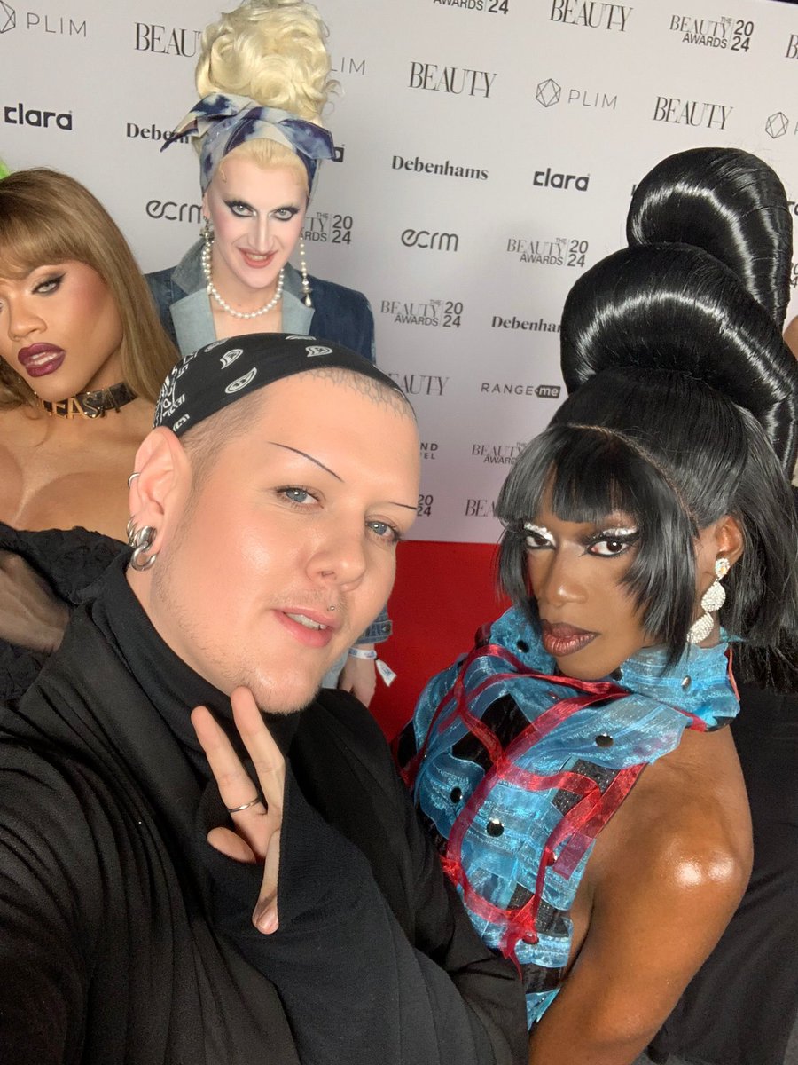Beauty Awards UK 2024 with the girlies 

Wearing Maxmillian Raynor