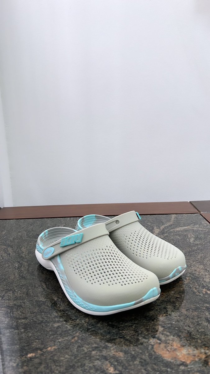 Footstude's tweet photo. Crocs available in sizes 

Jibbitz available as well 

290 cedis 
Send us a dm. 
Please rt https://t.co/JI13bwuKLj