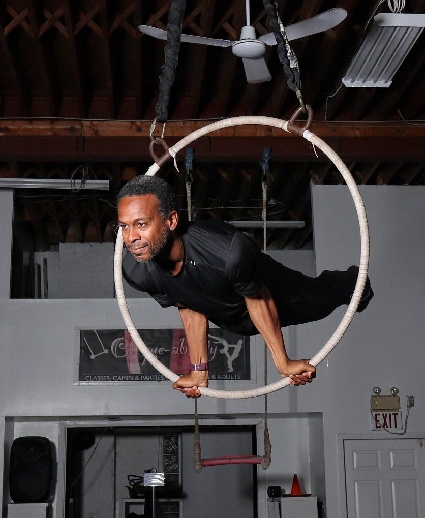 MalekeDr's tweet photo. I brought my camera and flash to work and this is what I came up with in these self portraits #fun #trapeze #arielhoop #trick #training #fitness #circuslife #fitdad #over40andfit #photography #selfportraitphotography #photo #canon #canonsl2 https://t.co/cRlDzLb8jg