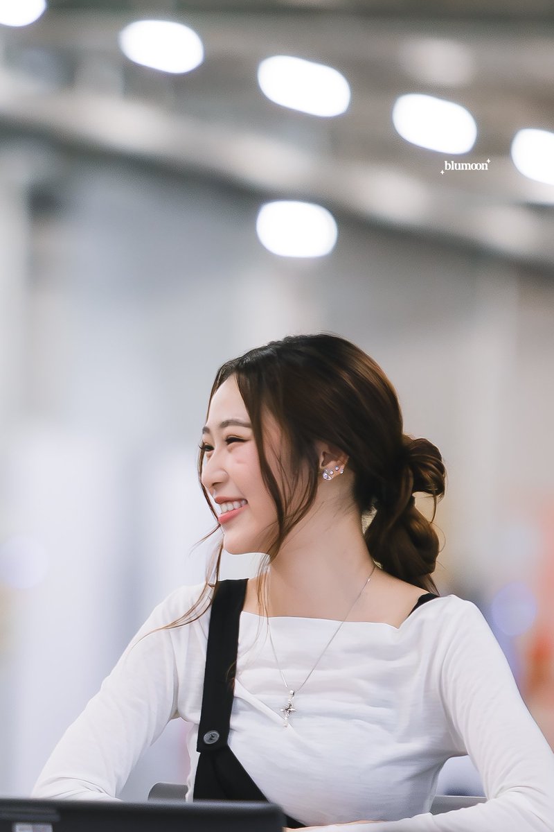 ; PACAR RAHASIA 
"haii, kamu lagi deket sama cowokku ya?" 

NamtanFilm AU 
#namtanfilm
