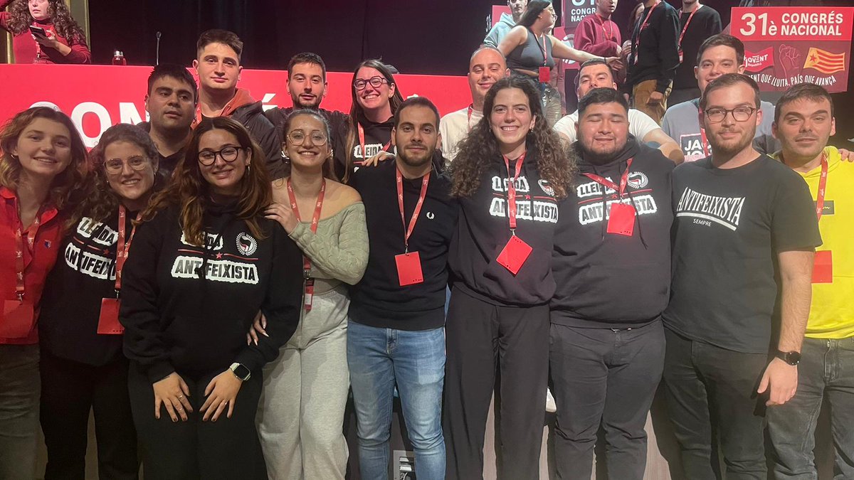 El cap de setmana passat, a Manresa, el lleidatà <a href="/marc_martinez6/">Marc Martínez i Romeu</a> va ser escollit portaveu nacional del <a href="/JoventRepublica/">Joventuts d’Esquerra Republicana</a> al #31CongrésJovent. Teixim el fil roig del combat!🪡🧶

També es va escollir <a href="/kooaala21/">Laia🐨</a> i <a href="/oriolmoCAT/">Oriol Olmo</a> <a href="/avuinofasol/">sans 🌞</a> com a Consellers Nacional del JR i ERC✊🏽