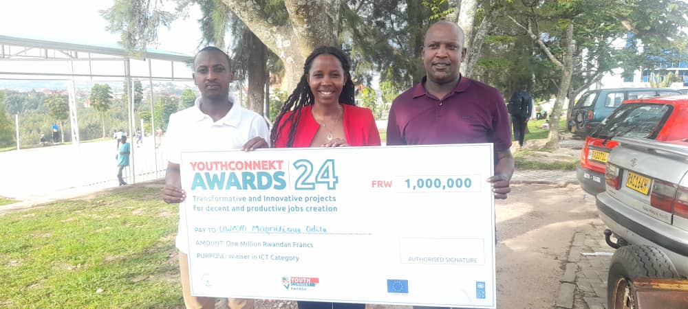 Mu marushanwa ya <a href="/YouthConnekt/">YouthConnekt | Rwanda</a> 2024, UWAYO Magnifique Odile wo muri <a href="/GisagaraDistr/">Gisagara District</a> niwe wabaye uwa mbere mu kiciro cy'Ikoranabuhanga ku rwego rwa <a href="/RwandaSouth/">Southern Province | Rwanda</a> yegukana igihembo cya #1000,000 rwf, azakomeza guhatana kurwego rw'Igihugu. <a href="/RwandaYouthArts/">Ministry of Youth and Arts | Rwanda</a> <a href="/RwandaYouth/">Rwanda Youth Council</a>