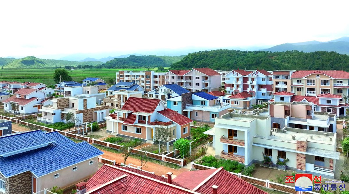 NatalieRevolts's tweet photo. Thanks to the historic revolutionary program for rural development being comprehensively implemented by the Party and state for the people's wellbeing, more than 1,500 rural villages across the DPRK have been rebuilt from scratch into ideal modern ones in just the last 3 years 🌺 https://t.co/xVk60QsXM1