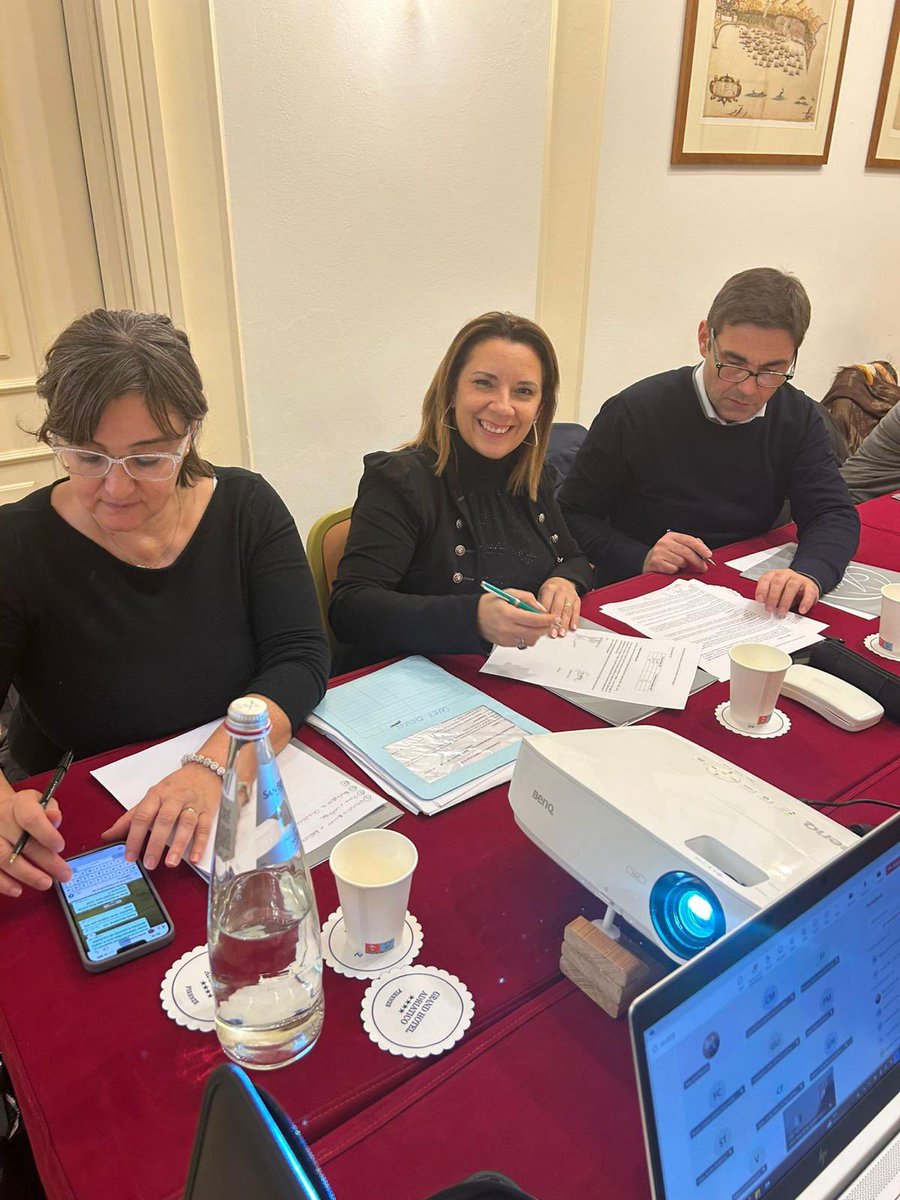 FisascatCisl75's tweet photo. 🍽️ #ChefExpress Siglato l’accordo sul #PremiodiRisultato 2025/2027, parte integrante del nuovo #Contratto integrativo aziendale. Circa 3.000 i lavoratori del gruppo operativo nel settore della ristorazione commerciale in concessione.
🍛 I dettagli ➡️ https://t.co/F9WhcNZrdJ https://t.co/KlloSLFU4D