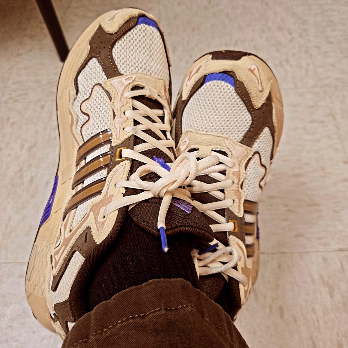 xbenzerox's tweet photo. Going with the bad bunny x @adidasoriginals Response CL again today.  I'm keeping a brown motif for Turkey day!  #sneakers #sneakerhead #sneakercollector #sneakercollab #adidasresponse #yoursneakersaredope #kotd #whatsonfeet https://t.co/tsPLqTkq4Z